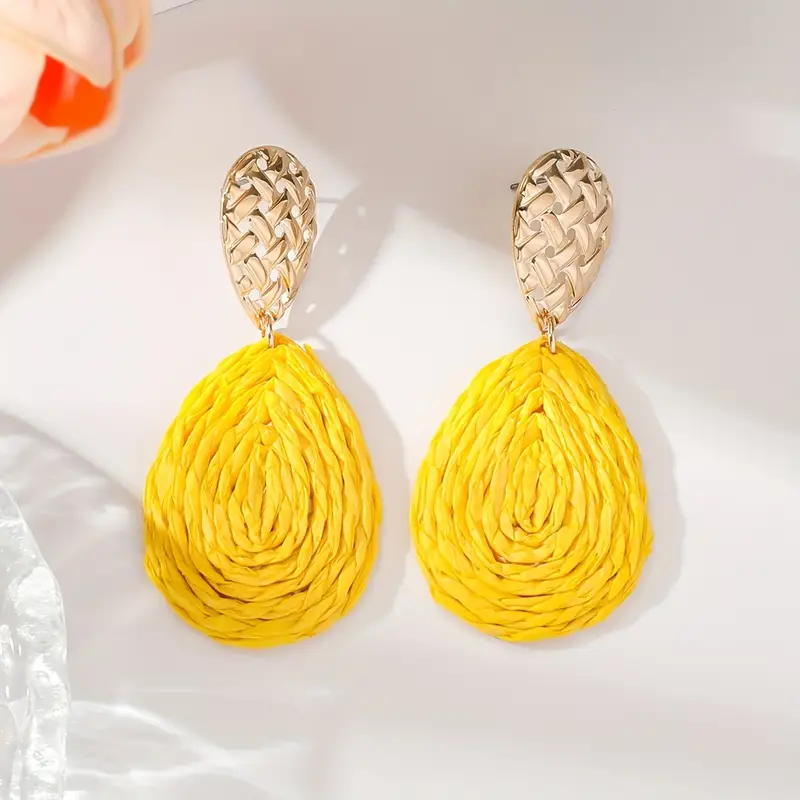 yellow earrings | MakeOutfit.com